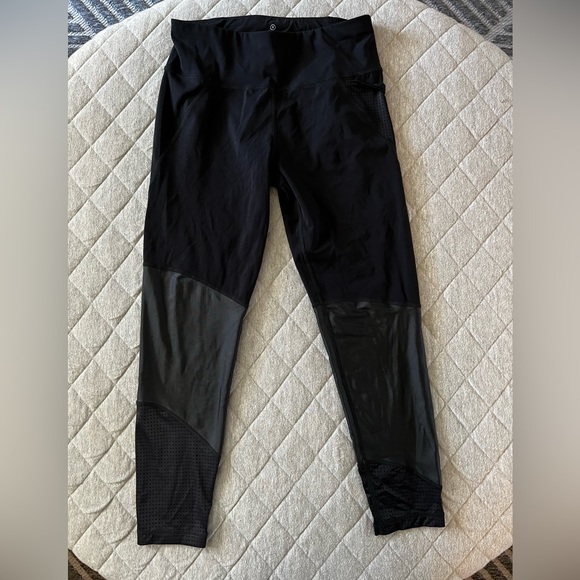 SWEATY BETTY Small Black 7/8 Power Moto Leggings Originally $100 Excellent Cond - Picture 2 of 6